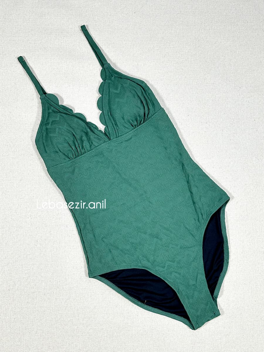 One-piece swimsuit with slip and cap مایو یک تکه اسلیپ کاپشی